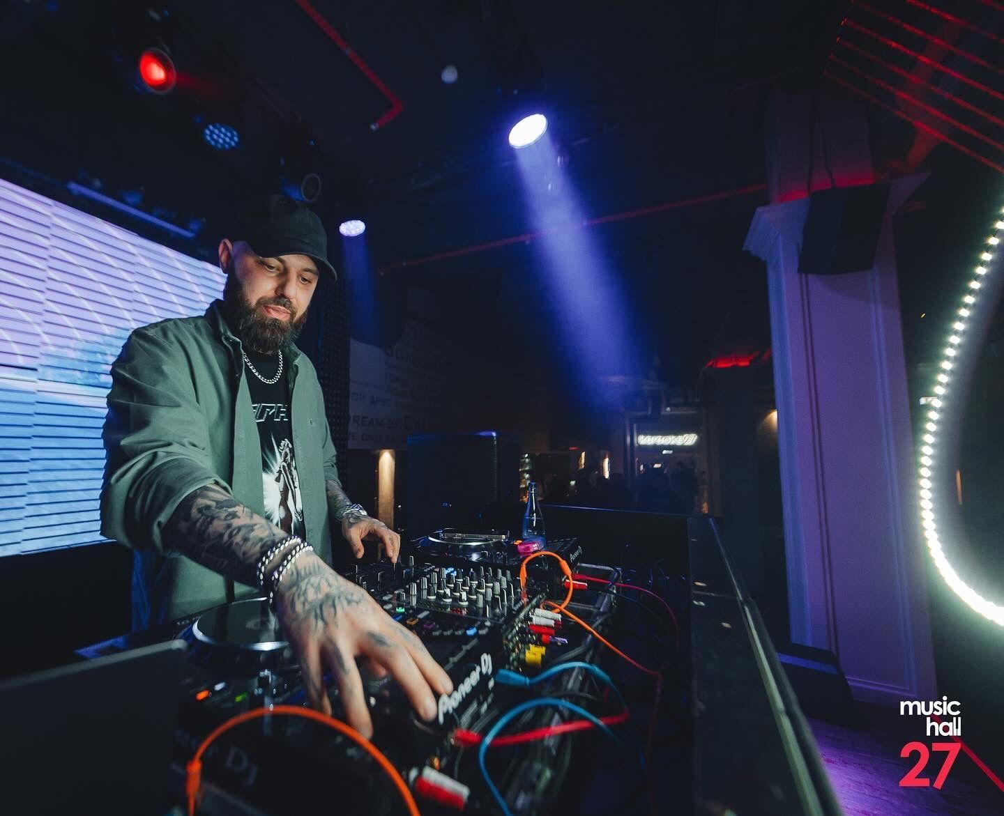 Слайд из фотографий школы Pioneer DJ School