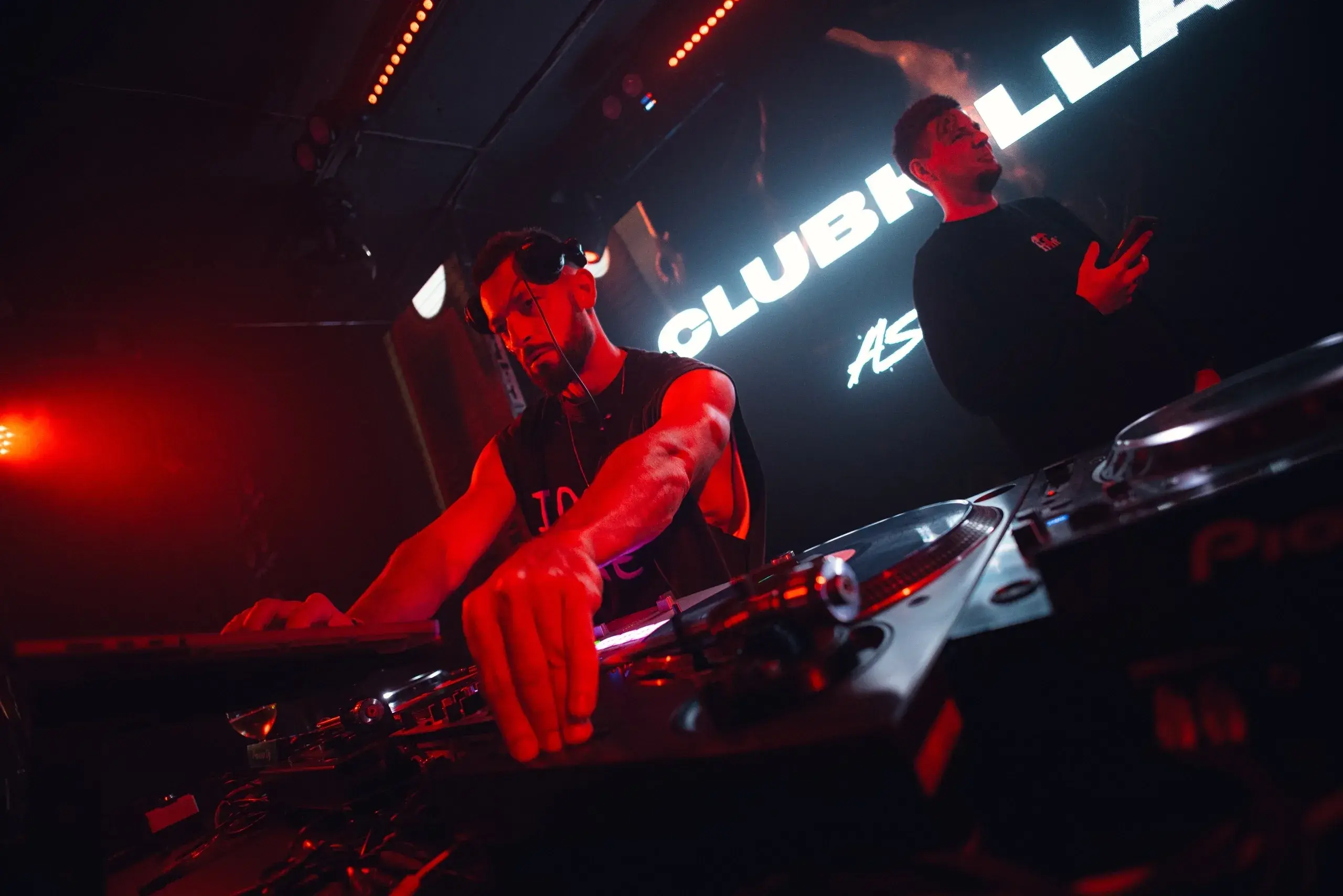 Слайд из фотографий школы Pioneer DJ School