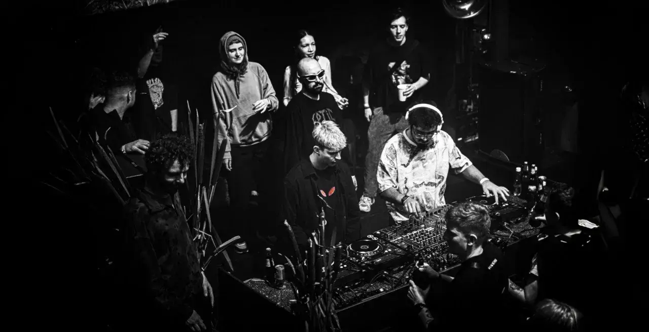 Слайд из фотографий школы Pioneer DJ School