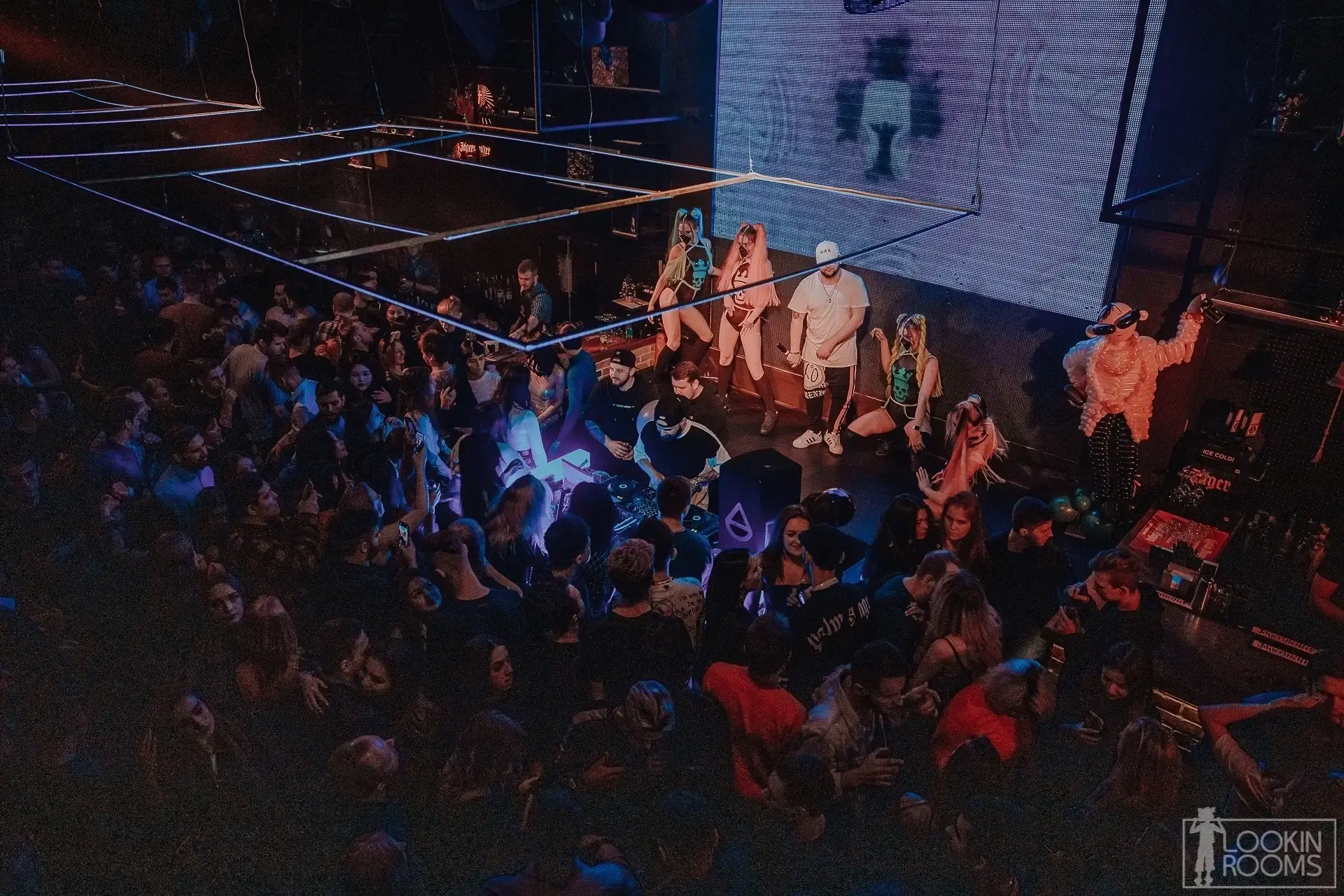 Слайд из фотографий школы Pioneer DJ School