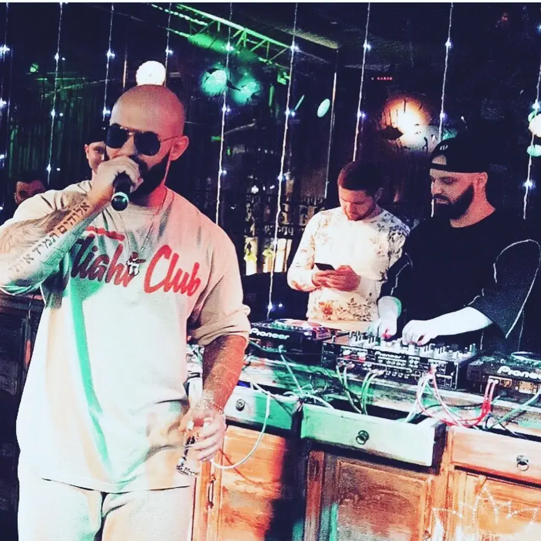 Слайд из фотографий школы Pioneer DJ School